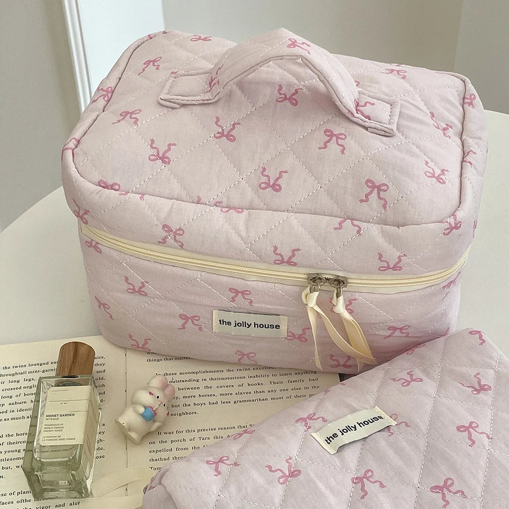 Necessaire Feminina com Laço Rosa – Bolsa de Maquiagem Acolchoada com Zíper | Organizador de Viagem Portátil - Serena Store